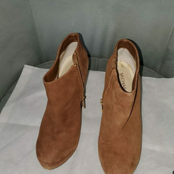 Shoes - Picture 2 of 4